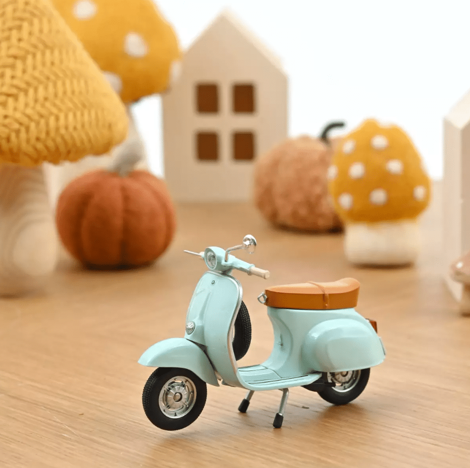 Vespa 50 N 1969 – Miniature 1/18 Bleu Aigle Marine par Norev - Vu de face