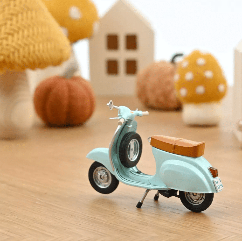 Vespa 50 N 1969 – Miniature 1/18 Bleu Aigle Marine par Norev - Vu de dos