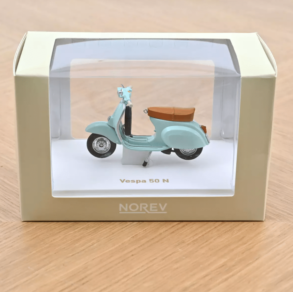Vespa 50 N 1969 – Miniature 1/18 Bleu Aigle Marine par Norev - Vu de face