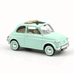 Voiture minimaliste 1/18 cadeau naissance - Fiat 500 L 1968 – Bleu pastel - Norev - Vue de côté de face sur fond blanc