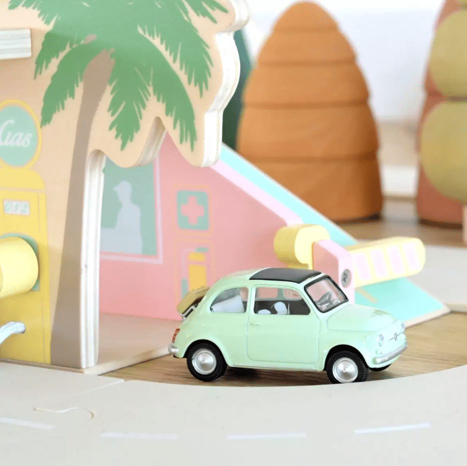 Voiture minimaliste - Fiat 500 F 1965 – 1/43 – Vert clair – Norev - Vue de côté