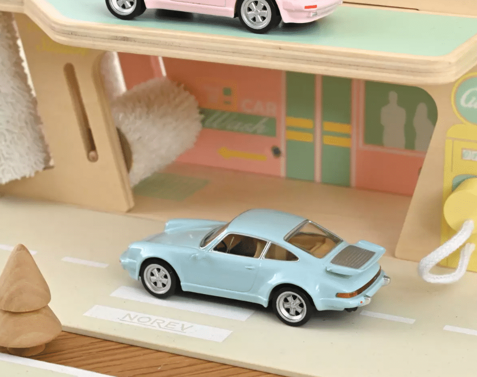 Voiture minimaliste - Porsche 911 Turbo 1978 – 1/43 – Bleu – Norev - Vue de dos