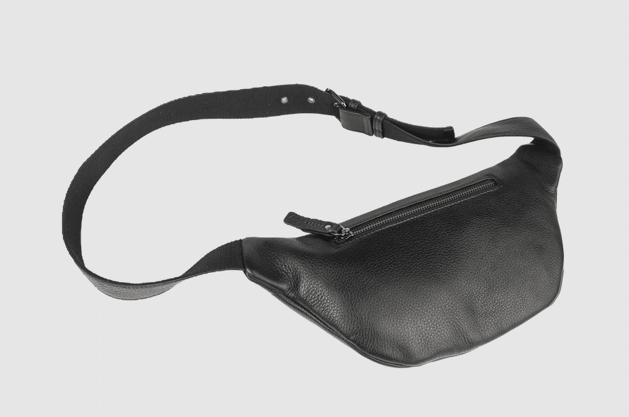 Sac Banane ORSAY – Cuir Noir – ZEDE - Vu de dos sur fond gris