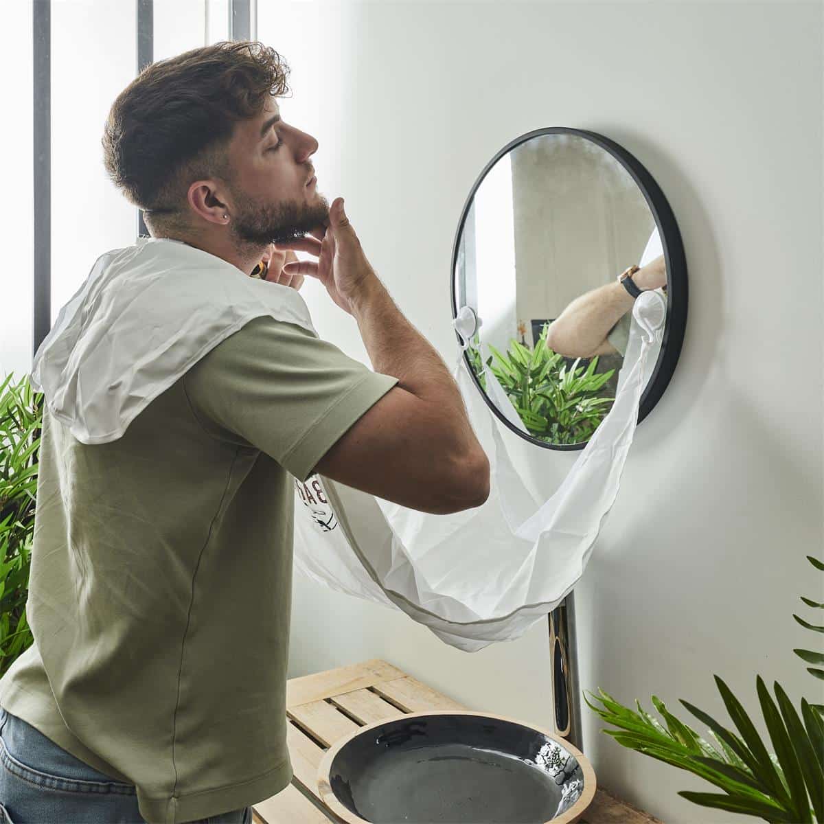 Bavoir de Rasage – La Chaise Longue - Utilisé