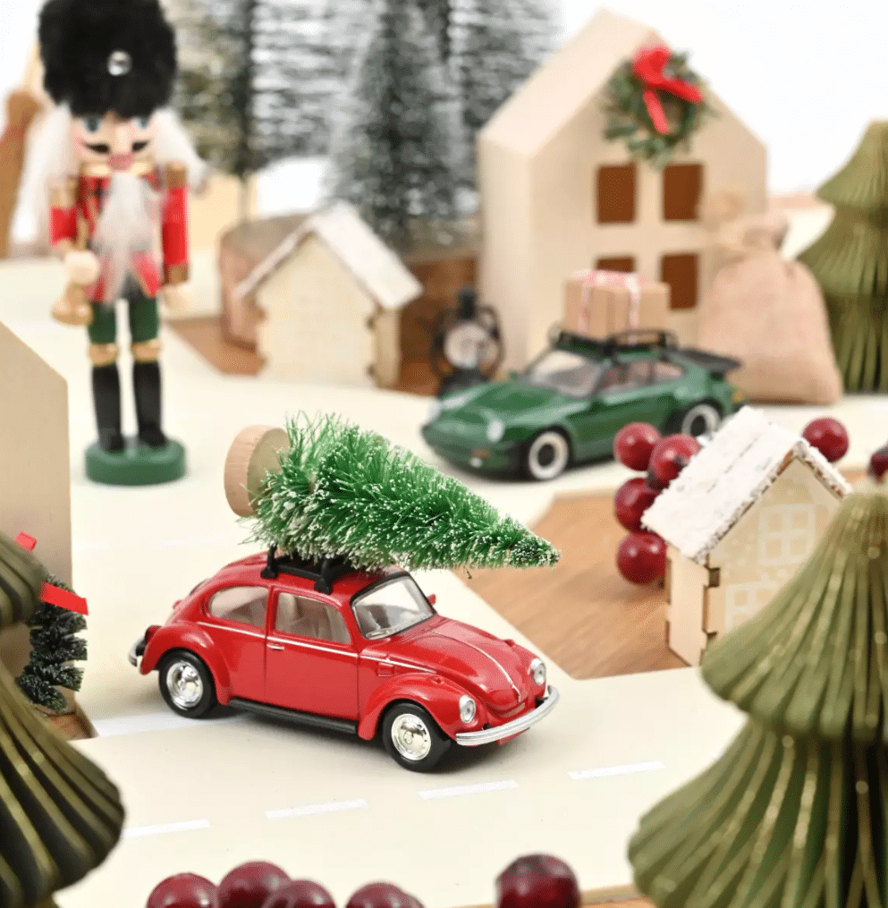 Voiture minimaliste 1/43 - VW Cocinelle 1973 - Noël - Norev - ambiance