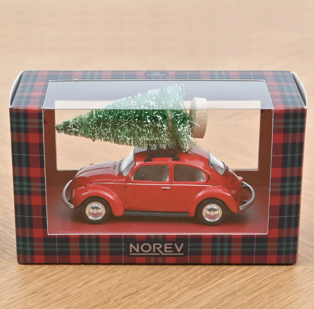 Voiture minimaliste 1/43 - VW Cocinelle 1973 - Noël - Norev - vue de coté