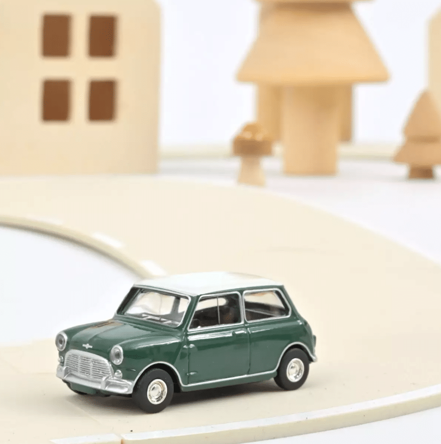 Voiture minimaliste Mini Cooper 1964 Vert Amande 1/54 – Norev - Ambiance
