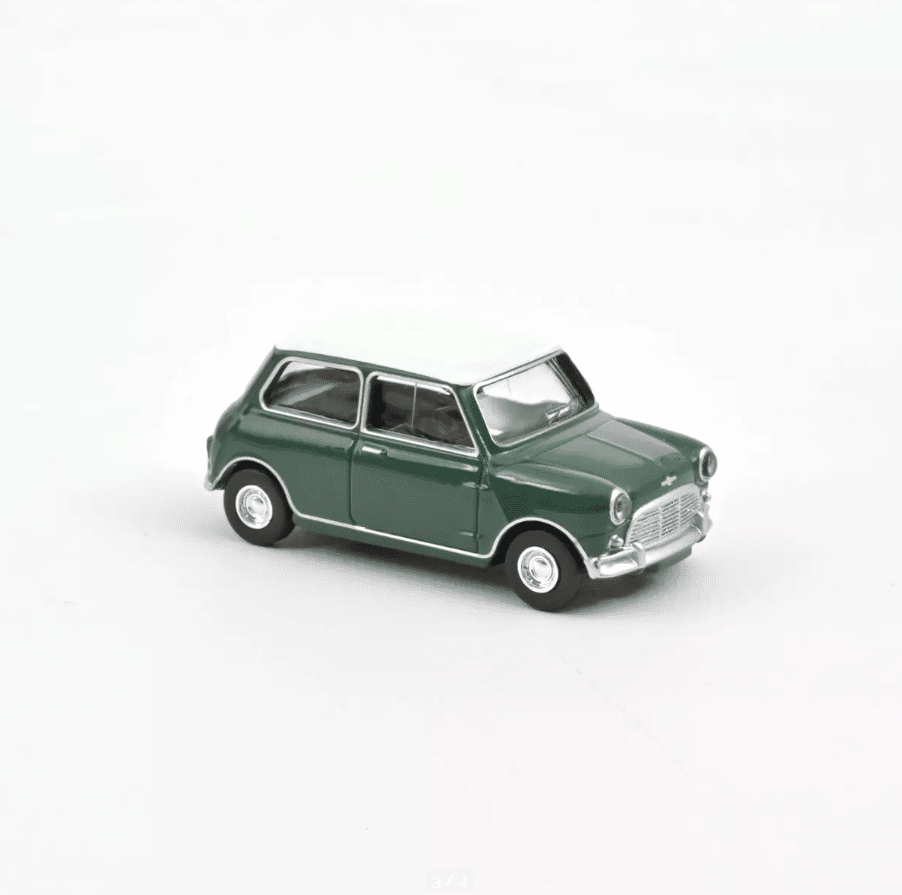 Voiture minimaliste Mini Cooper 1964 Vert Amande 1/54 – Norev - Vue de face sur fond blanc
